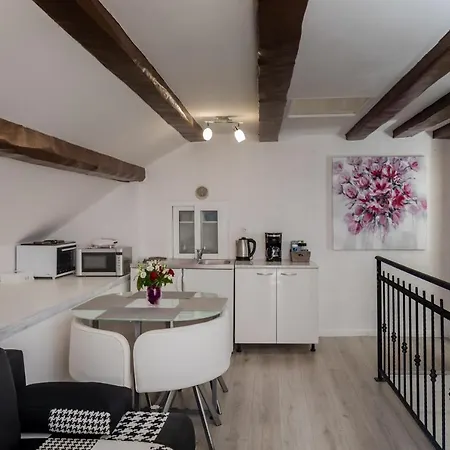 Old Town Charming Nest *