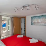 Old Town Charming Nest شقة