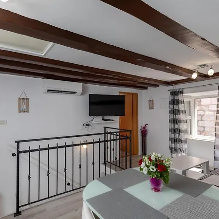 公寓 Old Town Charming Nest