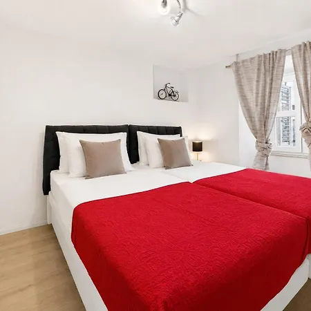 아파트 Old Town Charming Nest *