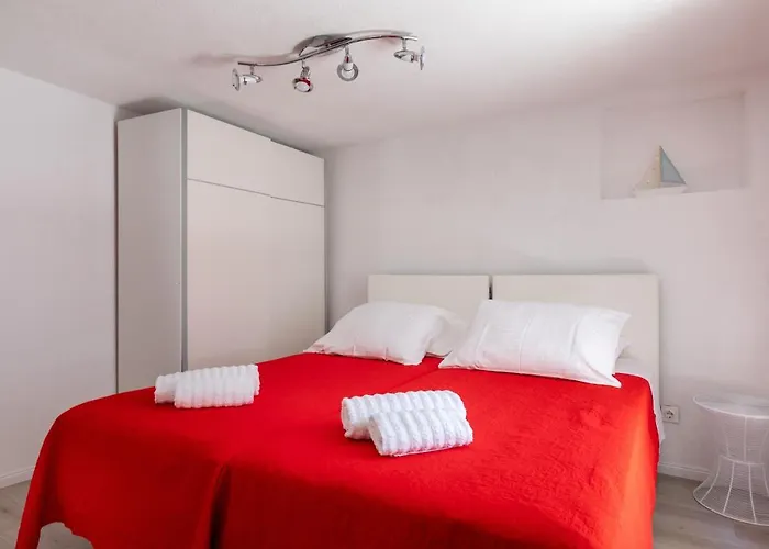 Old Town Charming Nest Апартаменты