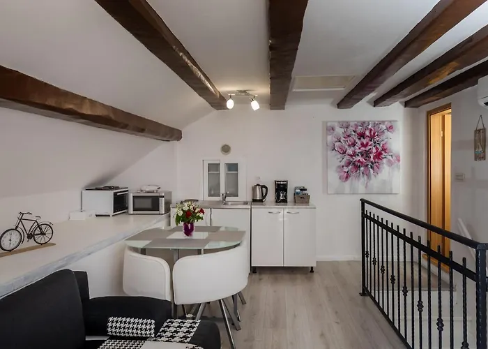 Old Town Charming Nest *