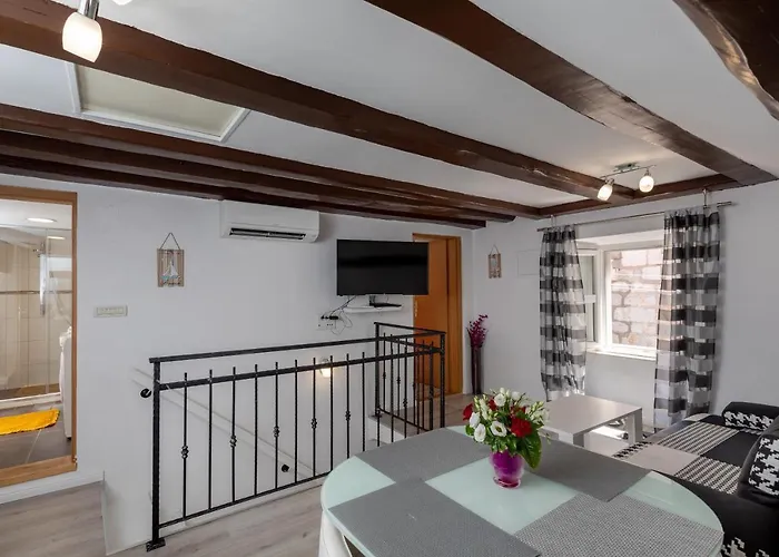 Апартаменты Old Town Charming Nest